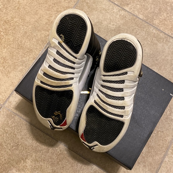 Air Jordan 12 Retro GS 'Playoff' KIDS 4 / 5 Y - Picture 7 of 8